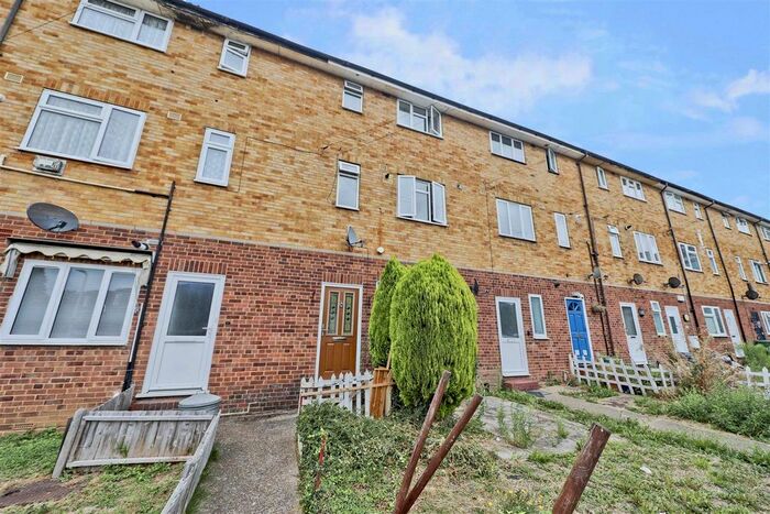 2 Bedroom Maisonette To Rent In Classon Close, West Drayton, UB7