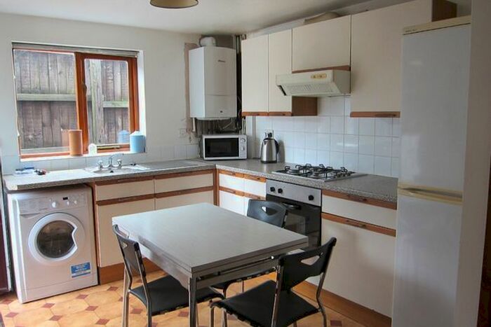 3 Bedroom Flat To Rent In Flat, St Michaels Avenue, Treforest CF37