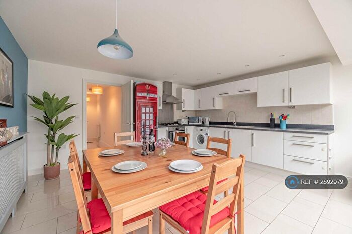 4 Bedroom Terraced House To Rent In Chadwick Road, Slough, SL3