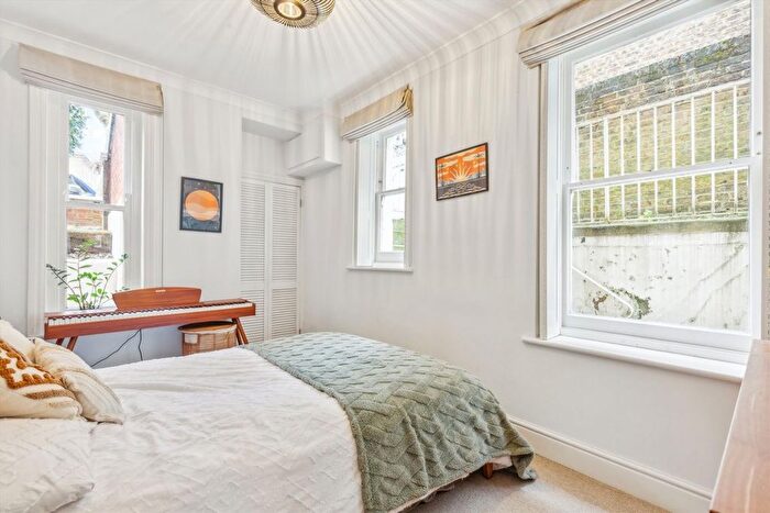 1 Bedroom Flat To Rent In Auriol Road, London, W14