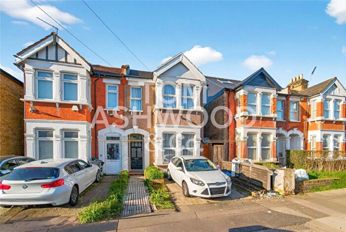2 Bedroom Apartment For Sale In Ingleby Road, Ilford, IG1