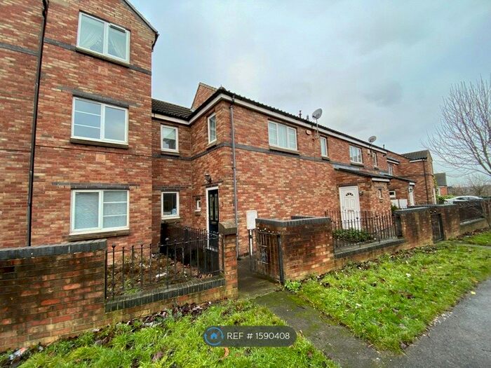 3 Bedroom Flat To Rent In Village Heights, Gateshead, NE8