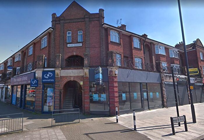 2 Bedroom Flat To Rent In Woodcock Hill, Harrow, HA3