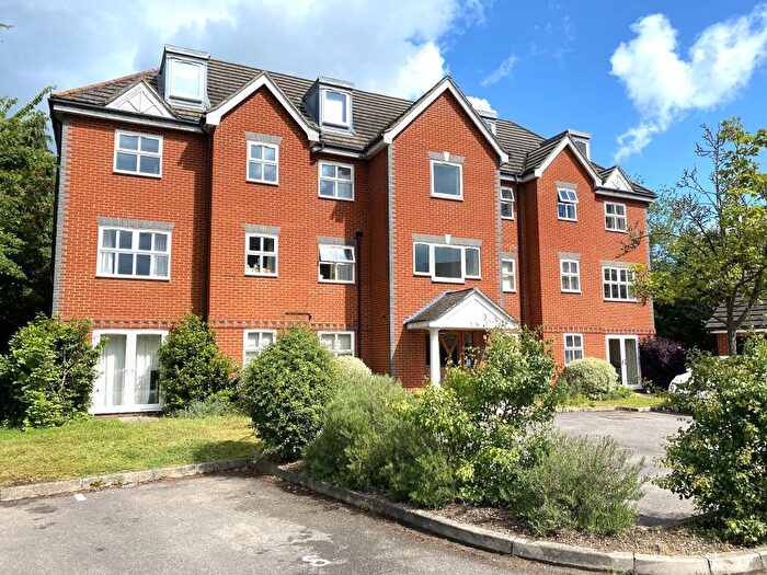 2 Bedroom Flat For Sale In Vale Farm Road, Horsell, Woking, GU21