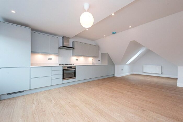 2 Bedroom Flat To Rent In Chatsworth Road, London, NW2