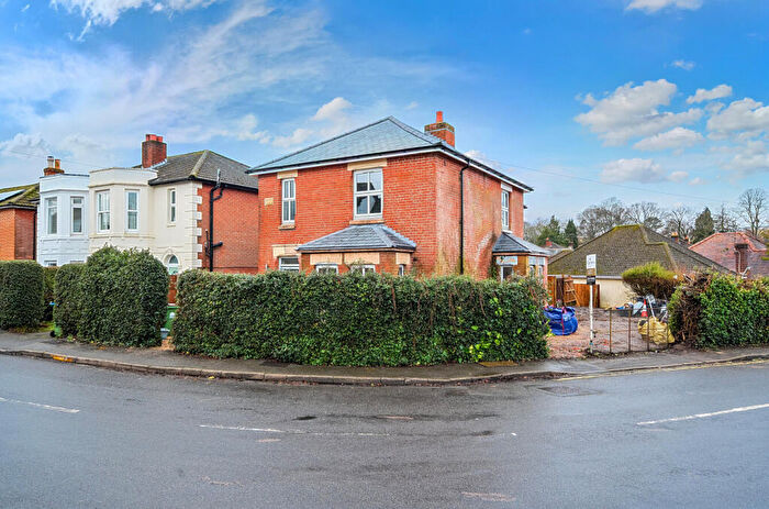 3 Bedroom Detached House To Rent In Dean Road, Southampton, Hampshire, SO18