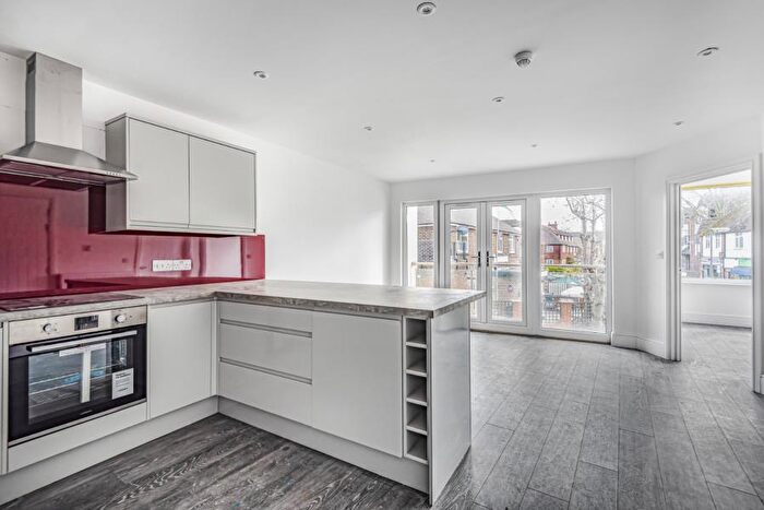 2 Bedroom Apartment To Rent In West Byfleet, Surrey, KT14
