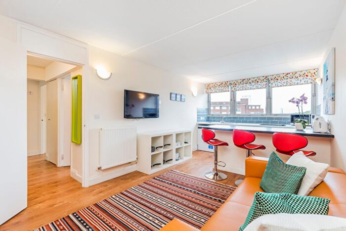 2 Bedroom Flat To Rent In Alfreda Street, Battersea, London, SW11