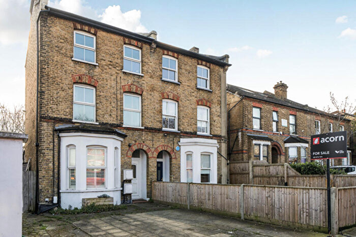 3 Bedroom Apartment For Sale In Croydon Road, London, SE20
