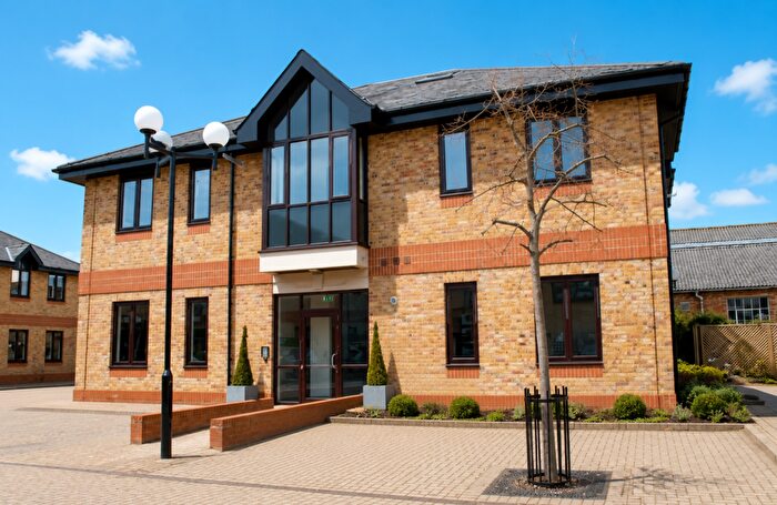 1 Bedroom Flat To Rent In Hanworth Lane, Chertsey, Surrey, KT16