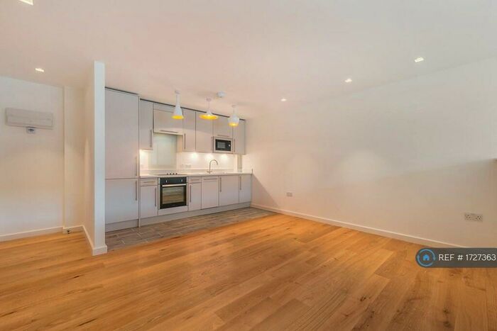 Studio To Rent In West House, Haslemere, GU27