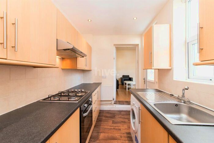 2 Bedroom Flat To Rent In Simonside Terrace, Heaton, Newcastle Upon Tyne, NE6