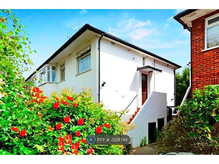 2 Bedroom Maisonette To Rent In Cavendish Avenue, London, W13