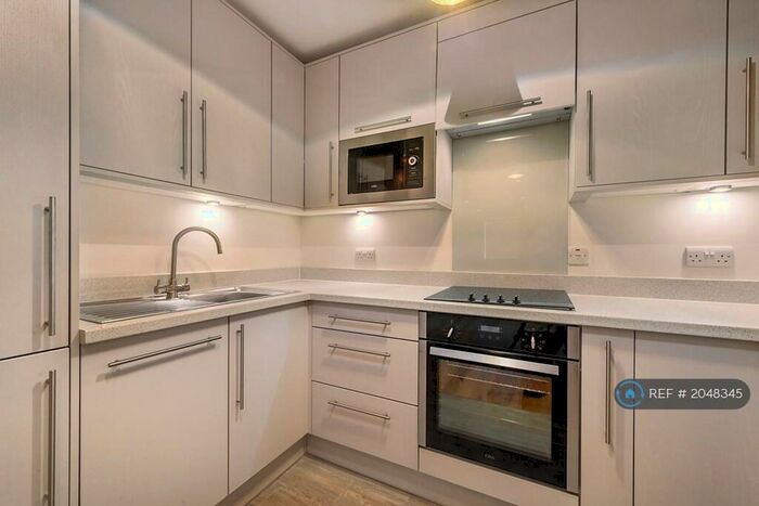 1 Bedroom Flat To Rent In West House, Haslemere, GU27