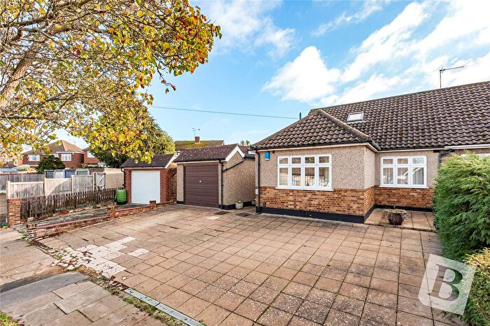 3 Bedroom Semi Detached House For Sale In The Crescent, Upminster, RM14