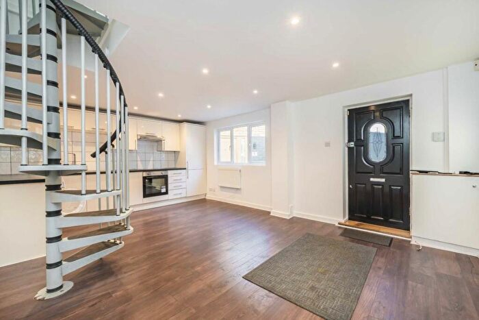 2 Bedroom House For Sale In Gibbon Road, Kingston Upon Thames, KT2