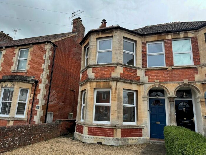 3 Bedroom Semi-Detached House To Rent In Clarendon Road, Trowbridge, Wiltshire, BA14