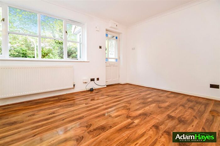 1 Bedroom Semi-Detached House To Rent In Fenstanton Avenue, North Finchley, N12