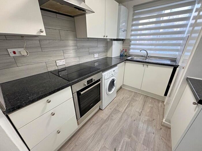 2 Bedroom Flat To Rent In High Road, East Finchley, N2
