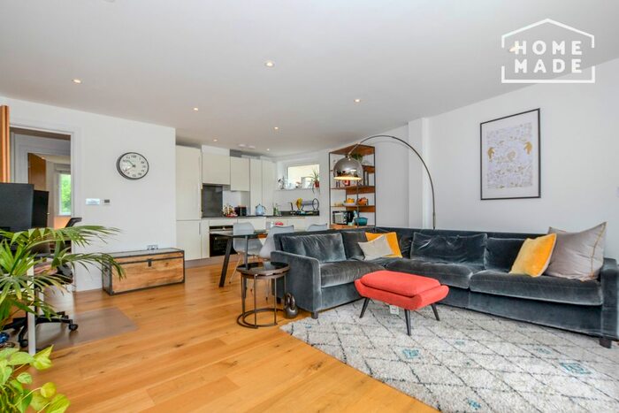 2 Bedroom Flat To Rent In Gateway House, Shadwell, E1