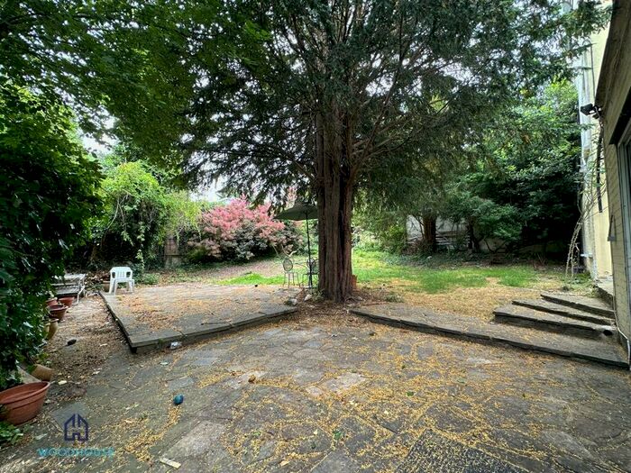 1 Bedroom Flat To Rent In Oakleigh Park South, London, N20