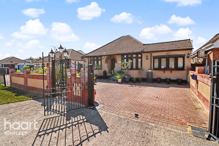 4 Bedroom Detached Bungalow For Sale In Hawthorn Road, Canvey Island, SS8