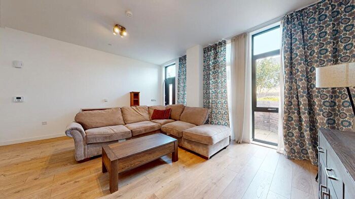 2 Bedroom Terraced House To Rent In Williamsburg Plaza, Blackwall, E14
