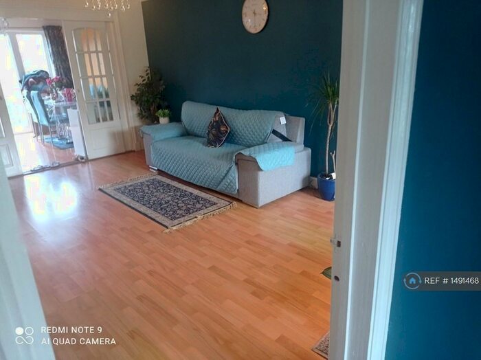 4 Bedroom Semi-Detached House To Rent In Constable Avenue, St. Neots, PE19