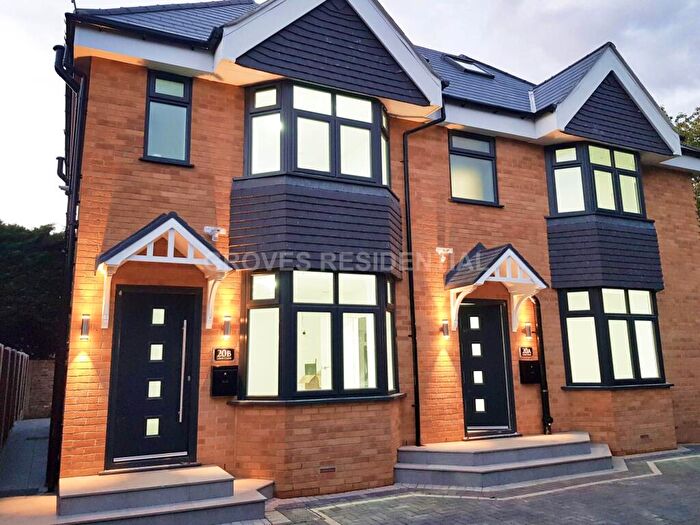 3 Bedroom Maisonette For Sale In Lawn Close, New Malden, KT3