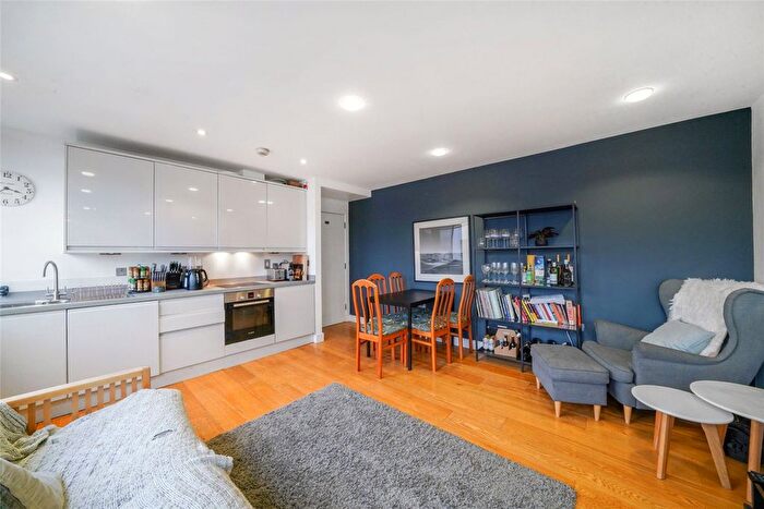2 Bedroom Flat For Sale In Grafton Road, London, NW5