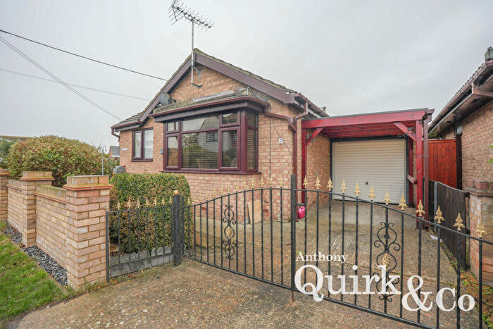 1 Bedroom Detached Bungalow For Sale In Hilberry Road, Canvey Island, SS8