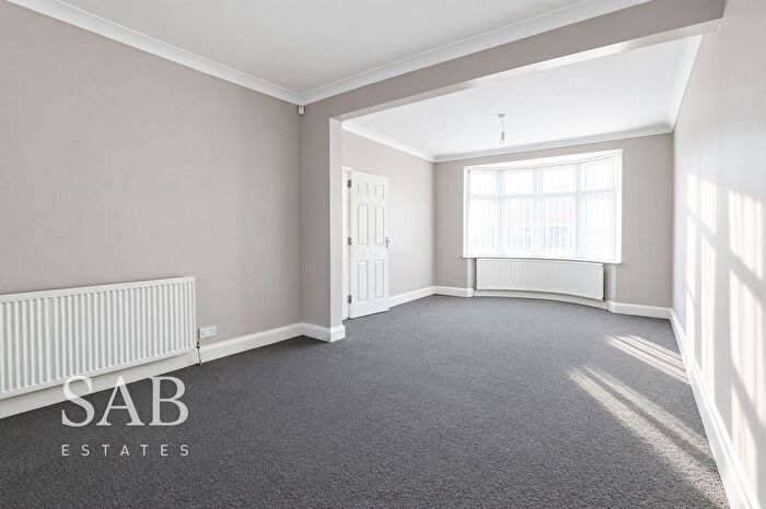 4 Bedroom Semi-detached House To Rent In St. Stephens Close, Southall, UB1