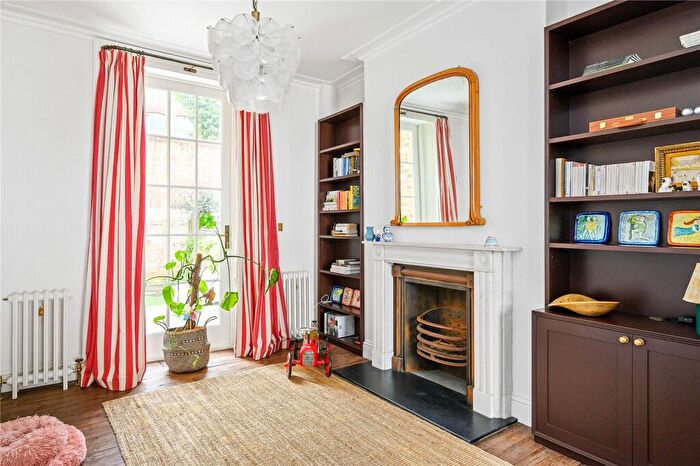 3 Bedroom Terraced House For Sale In Theberton Street, Barnsbury, London, N1 - Photo 4