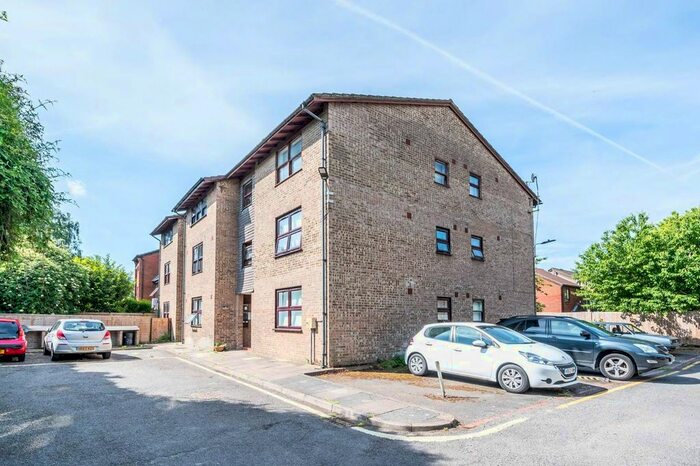 Studio To Rent In Spencer Mews, Barons Court, London, W6