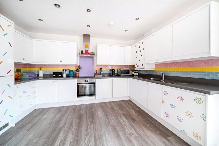 2 Bedroom Flat For Sale In Wildridings Road, Bracknell, Berkshire, RG12