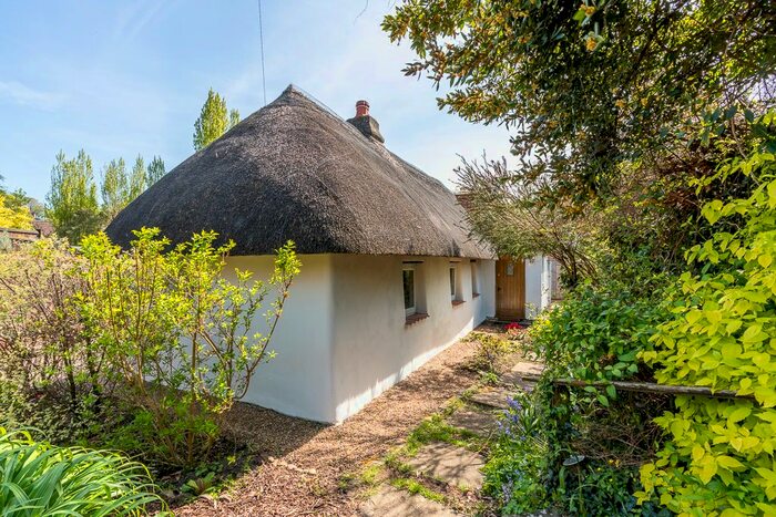 2 Bedroom Cottage To Rent In Portsmouth Road, Bursledon, SO31