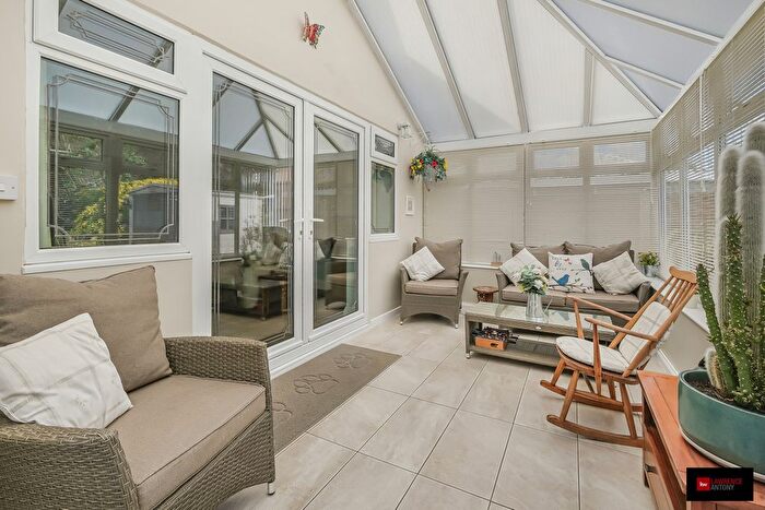 5 Bedroom Detached House For Sale In Lee Chapel Lane, Basildon, SS16