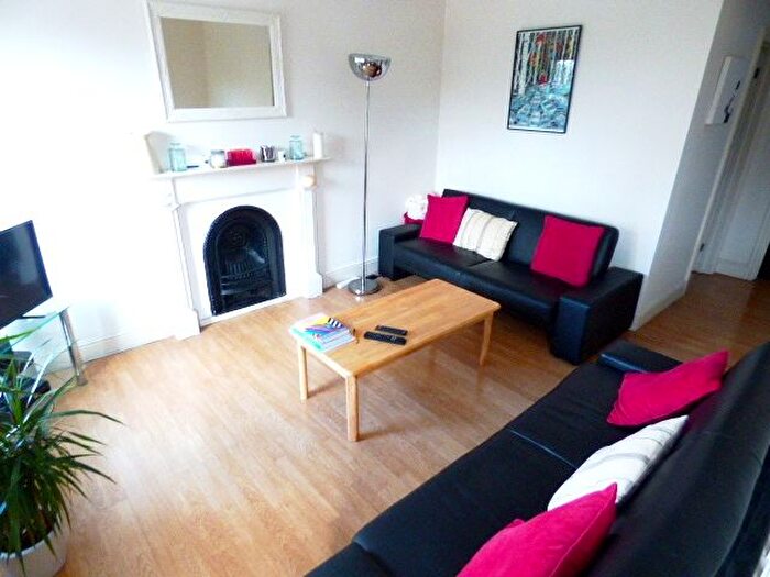 3 Bedroom Flat To Rent In Leytonstone High Road, Leytonstone, E11