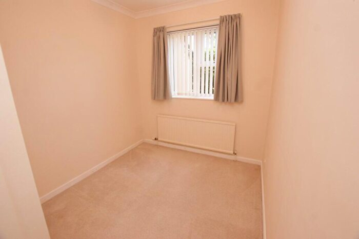 2 Bedroom Maisonette For Sale In Knights Ct, Kirkway, Broadstone, Dorset, BH18 - Photo 6