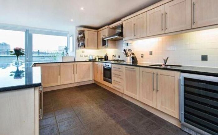 4 Bedroom Flat To Rent In Grosvenor Terrace, London, SE5