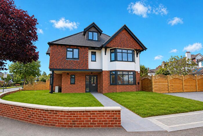 4 Bedroom Semi-Detached House For Sale In Hillcroome Road, South Sutton, SM2