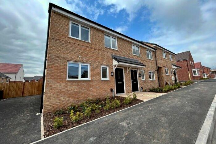 3 Bedroom Semi-Detached House To Rent In Slim Drive, Nottingham, NG4