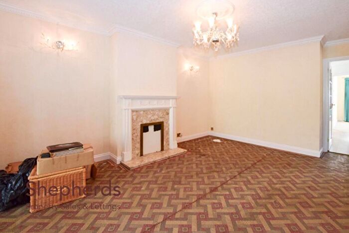 2 Bedroom Semi-Detached Bungalow For Sale In Winton Drive, Cheshunt, EN8