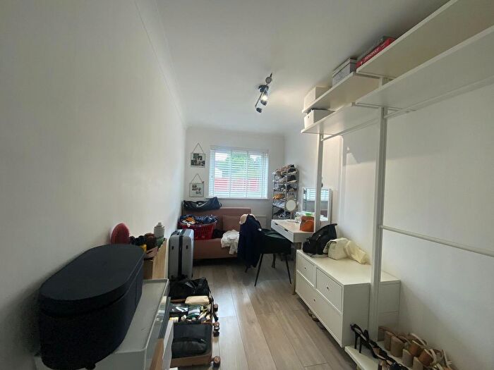 2 Bedroom Flat To Rent In Bridgeview Court, New North Road, Ilford, IG6