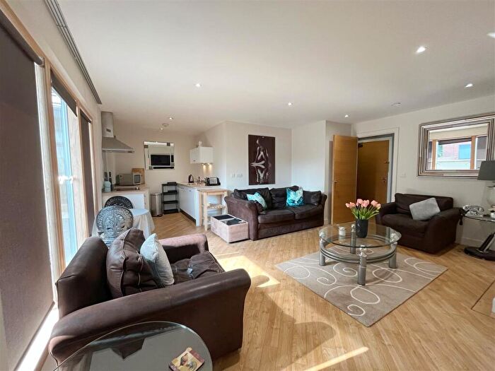 2 Bedroom Apartment To Rent In Waterfront Walk, Birmingham, B1