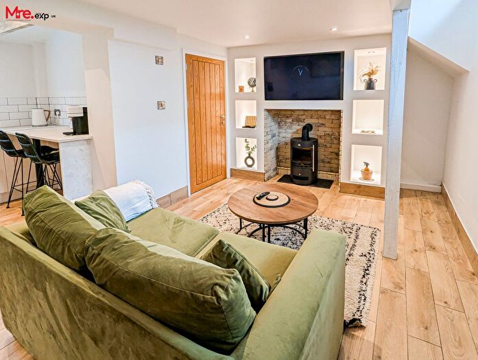 1 Bedroom Studio For Sale In Pontadulais Road, Cross Hands, SA14