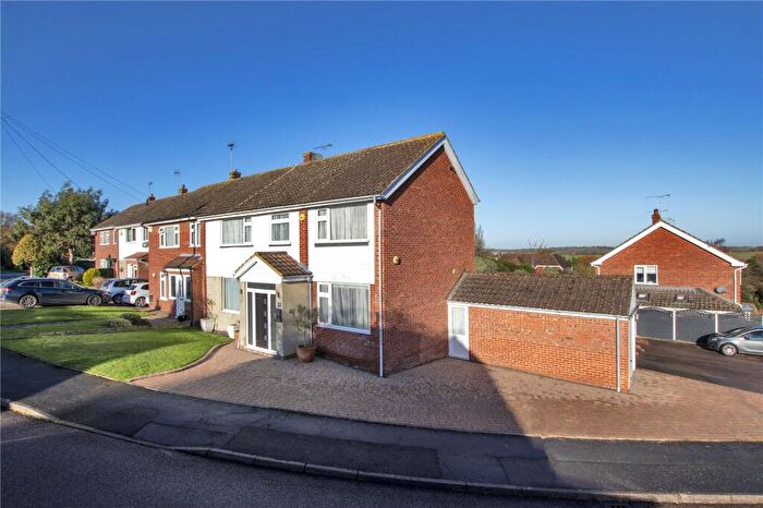 4 Bedroom Semi-Detached House For Sale In Quakers Close, Hartley, Longfield, Kent, DA3