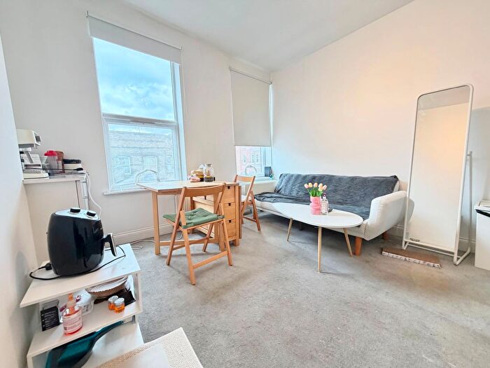 2 Bedroom Flat To Rent In Holloway Road, London, N19