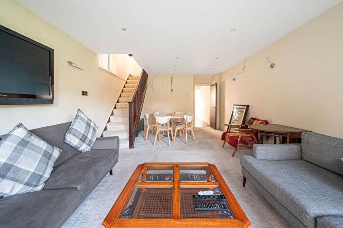 2 Bedroom End Of Terrace House To Rent In Pine Vale, Prospect Road, Barnet, EN5