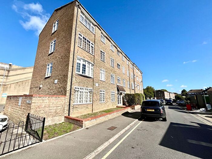 2 Bedroom Flat For Sale In Sopwith Avenue, Chessington, Surrey., KT9